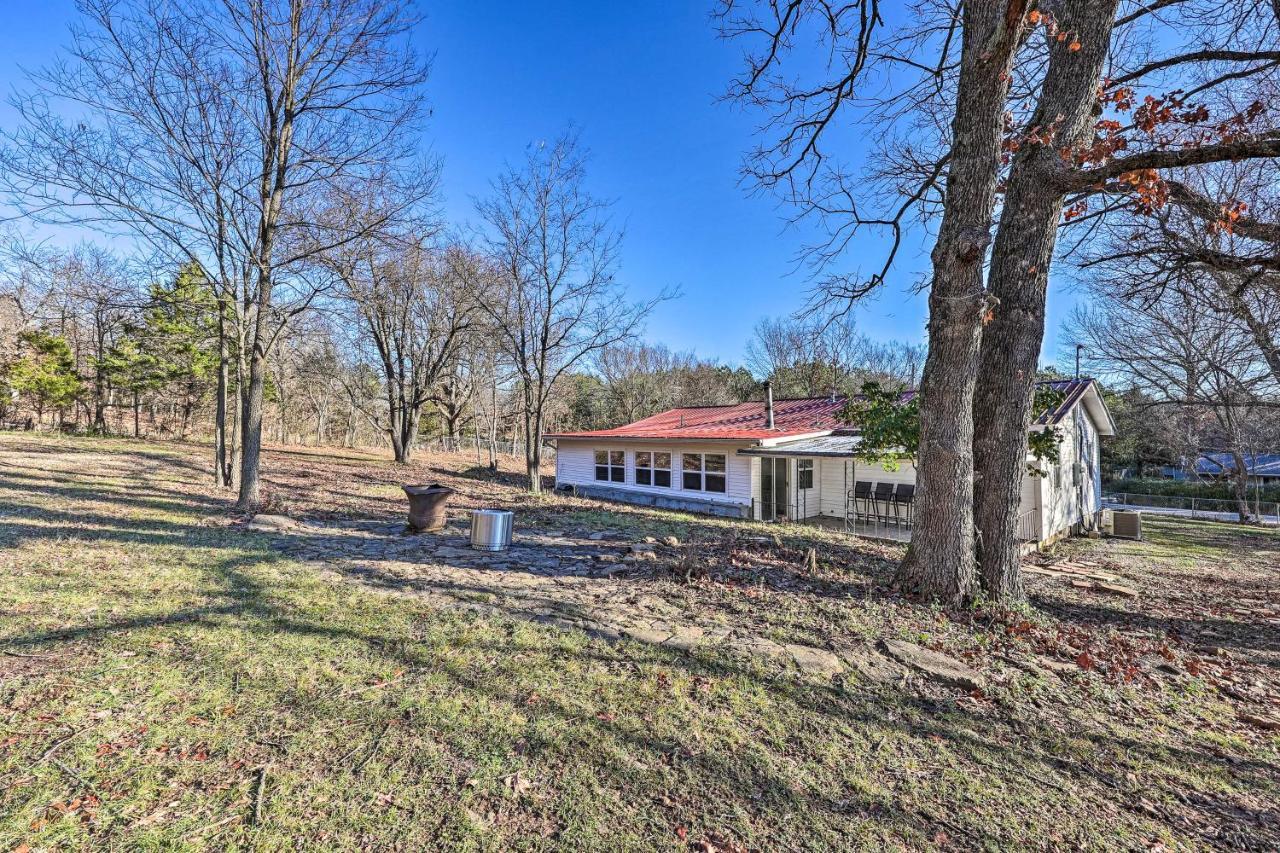 Fayetteville Vacation Rental - 2 Mi To Dtwn! Exterior photo